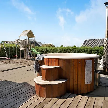 4 Bedroom Cozy In Haderslev *