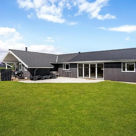 4 Bedroom Cozy In Haderslev