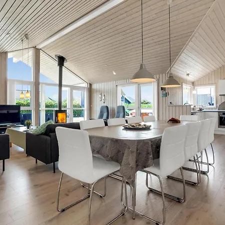 4 Bedroom Cozy In Haderslev