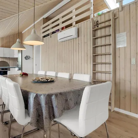 4 Bedroom Cozy In Haderslev Сasa de vacaciones Råde