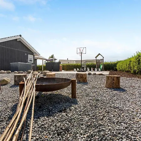 4 Bedroom Cozy In Haderslev Сasa de vacaciones Råde